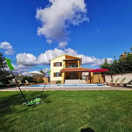 Ana House In Loborika *