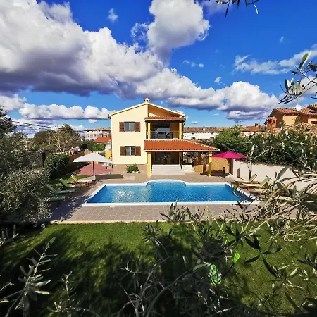 Ana House In Loborika *
