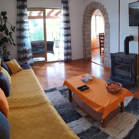 Ana House In Loborika *