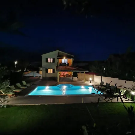 Ana House In Loborika
